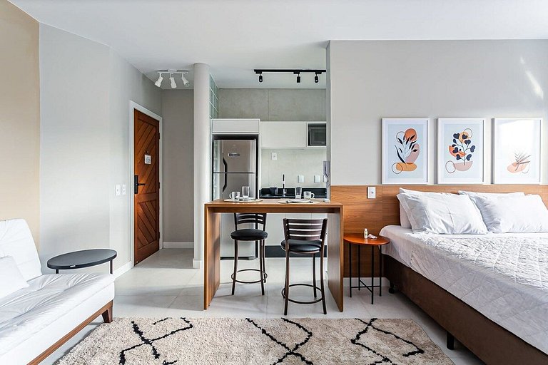 Estúdio completo a passos da praia | Ingleses