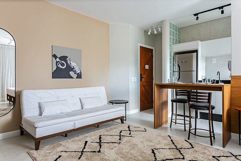 Estúdio completo a passos da praia | Ingleses