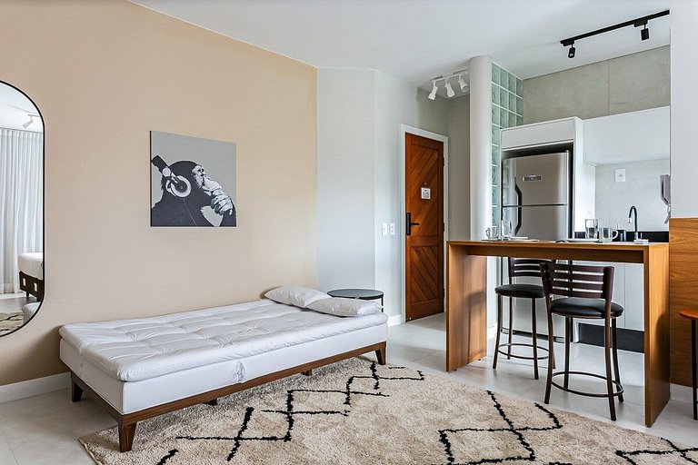 Estúdio completo a passos da praia | Ingleses