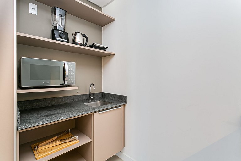 Apto 1Dorm, Churrasqueira e varanda, 200m da praia