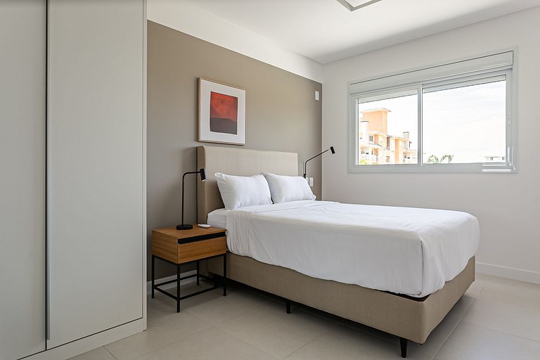 Apto 1Dorm, Churrasqueira e varanda, 200m da praia