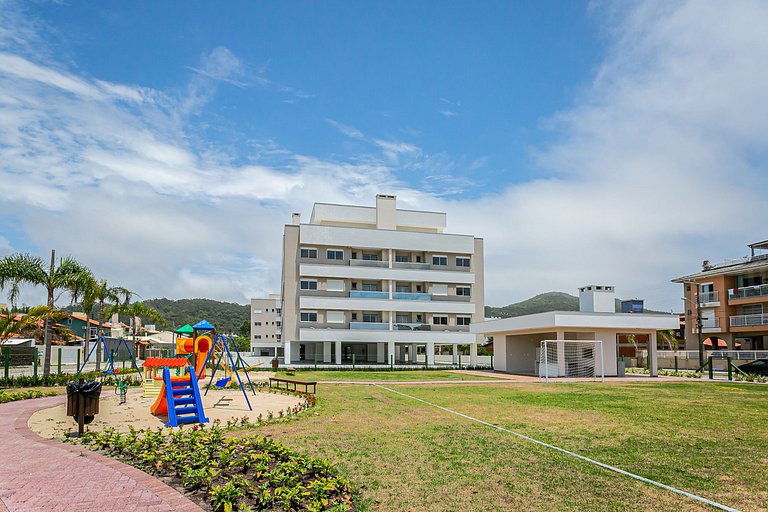 Apto 1Dorm, Churrasqueira e varanda, 200m da praia