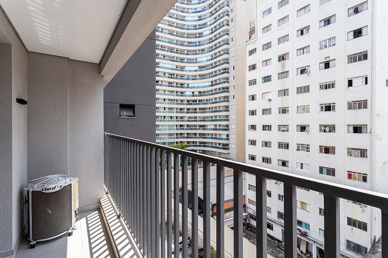 Estúdio em prédio com lazer próx metrô | República