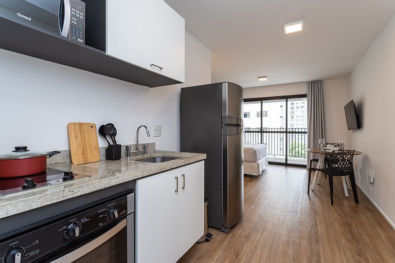 Estúdio em prédio com lazer próx metrô | República