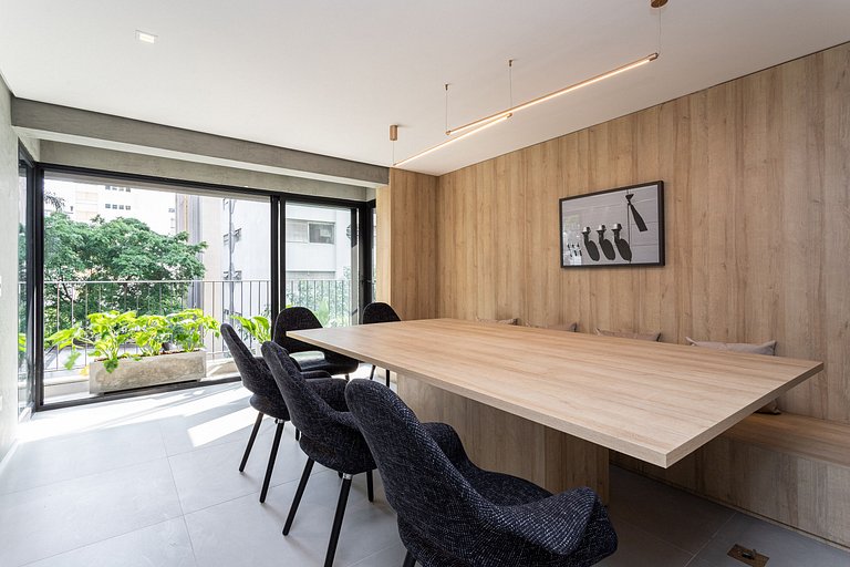 Studio funcional com área externa | Jardins
