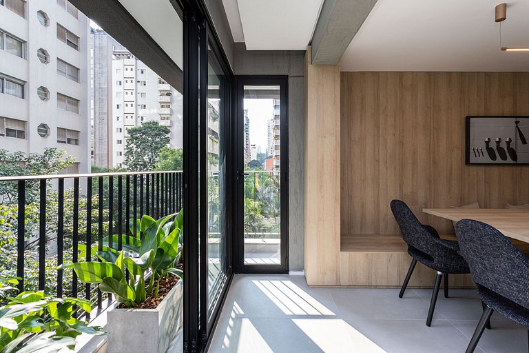 Studio funcional com área externa | Jardins
