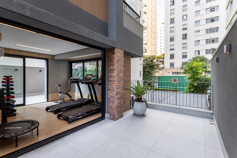 Studio funcional com área externa | Jardins