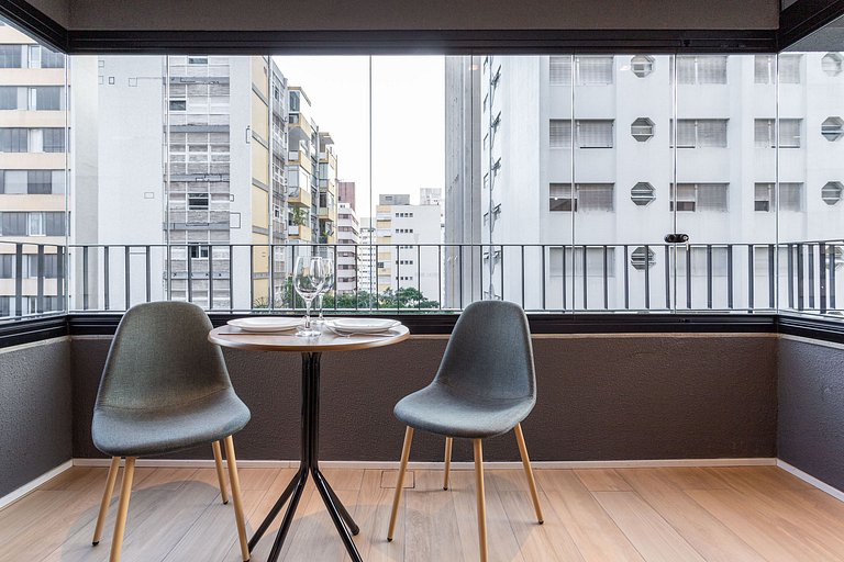Estúdio com varanda a 600m da Av Paulista