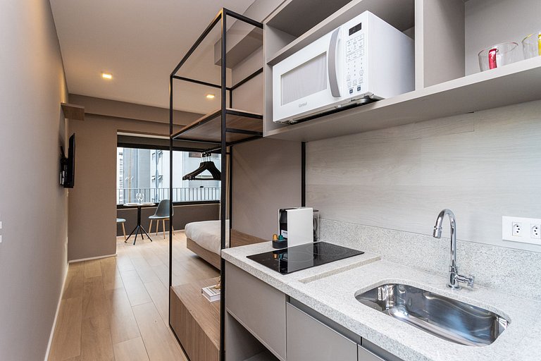 Studio com varanda a 600m da Av Paulista