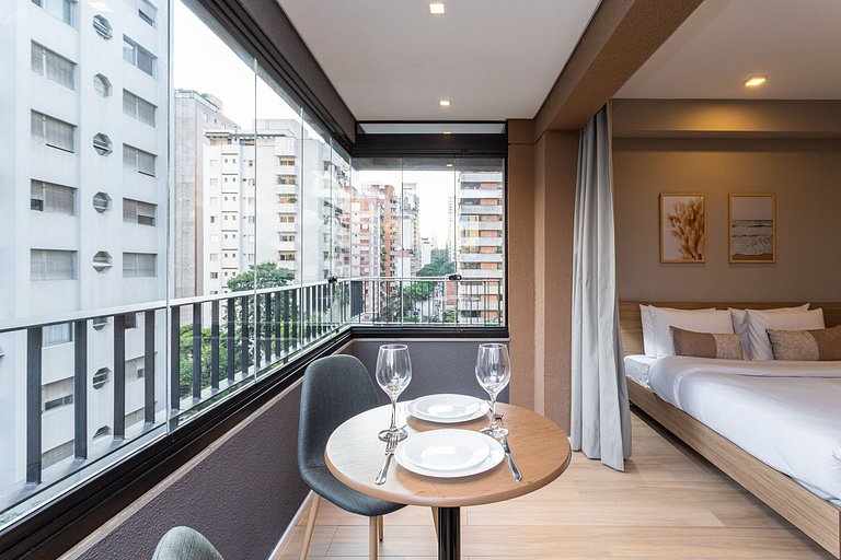 Estúdio com varanda a 600m da Av Paulista