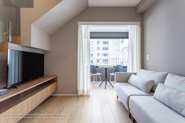 Duplex com sacada próximo à estação Trianon-MASP