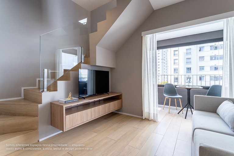 Duplex com sacada próximo à estação Trianon-MASP
