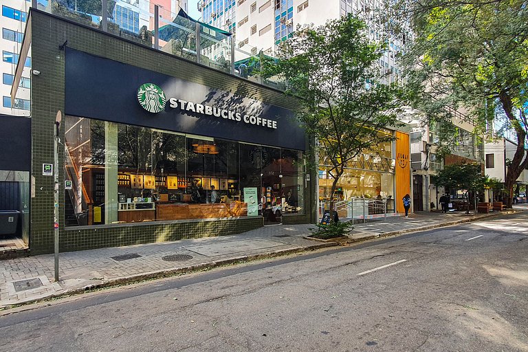 Studio com varanda a 2 minutos da Paulista