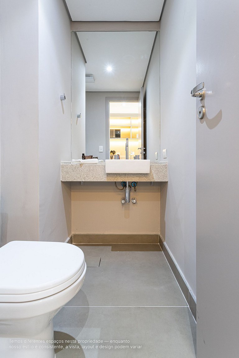 Duplex com varanda a uma quadra da Av Paulista
