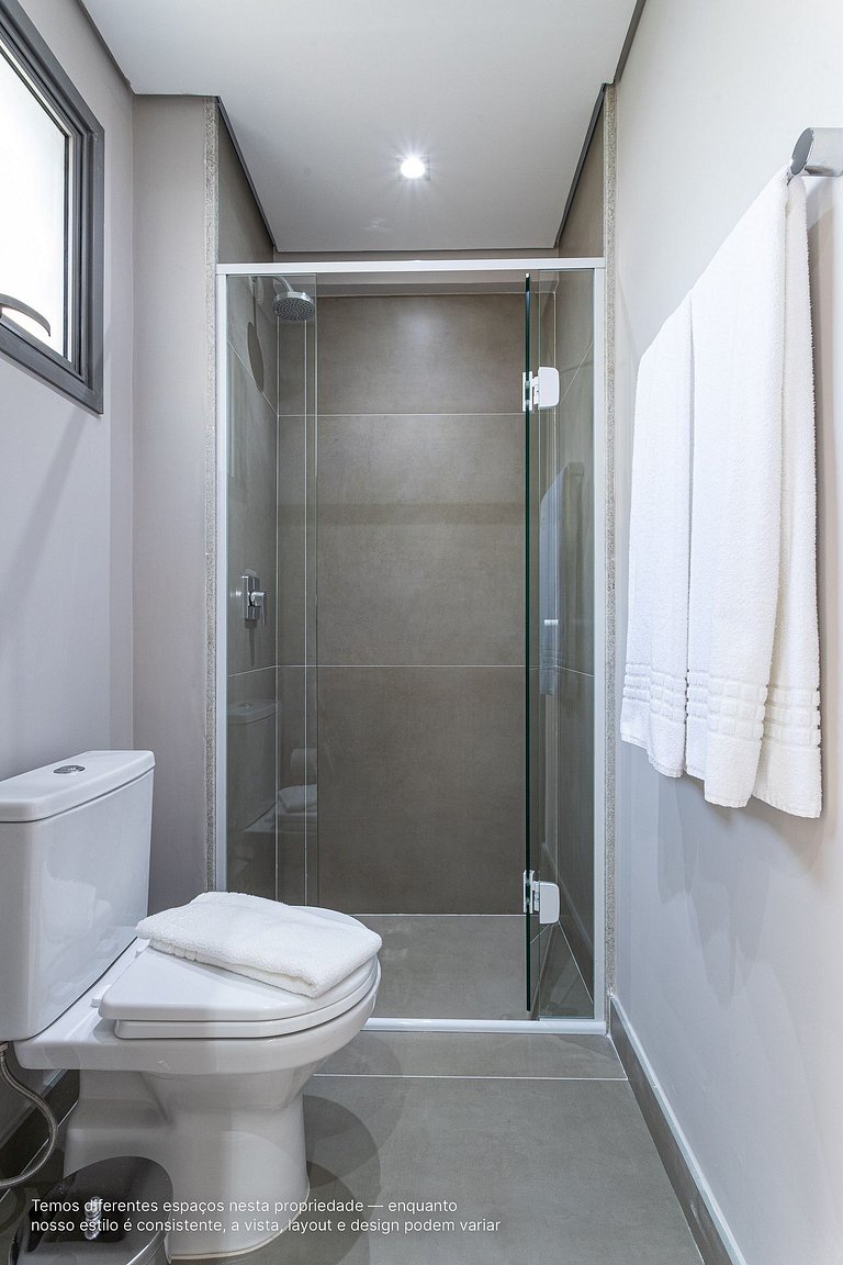 Duplex com varanda a uma quadra da Av Paulista