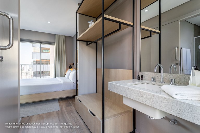 Duplex com varanda a uma quadra da Av Paulista