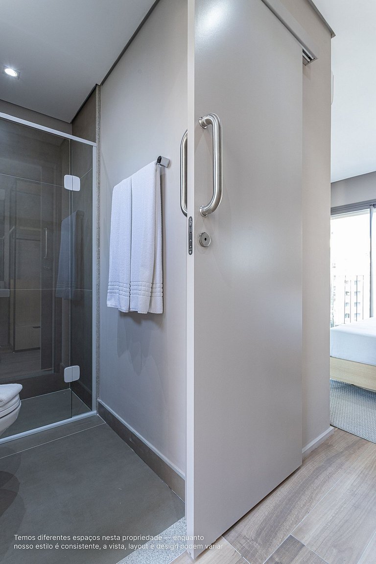 Duplex com varanda a uma quadra da Av Paulista