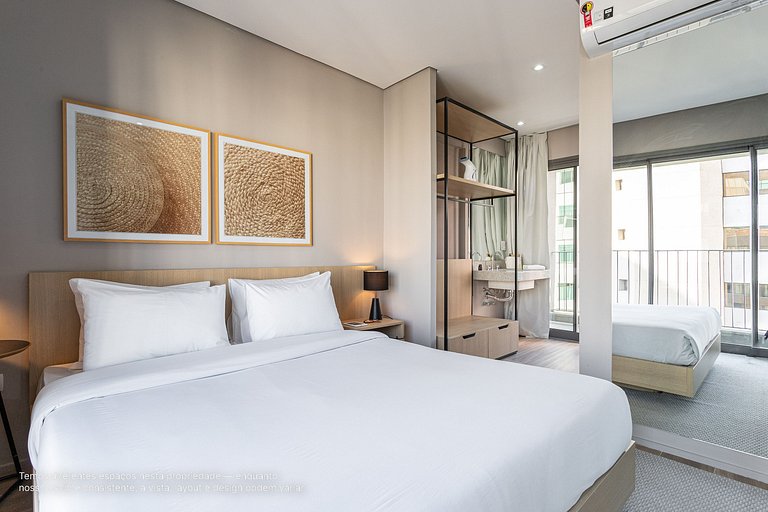 Duplex com varanda a uma quadra da Av Paulista