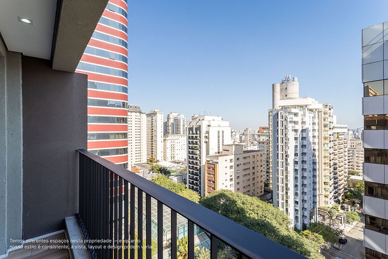 Duplex com varanda a uma quadra da Av Paulista