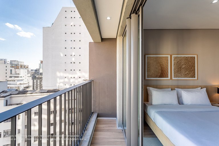 Duplex com varanda a uma quadra da Av Paulista