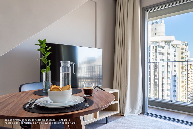 Duplex com varanda a uma quadra da Av Paulista