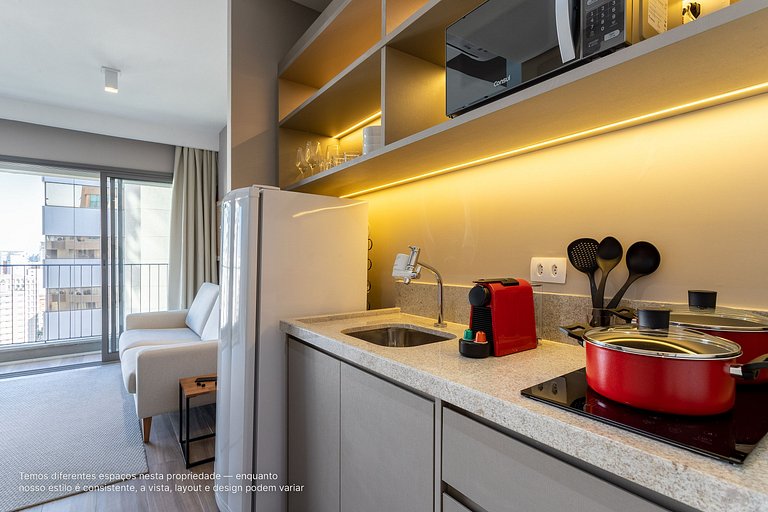 Duplex com varanda a uma quadra da Av Paulista