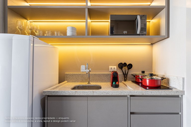Duplex com varanda a uma quadra da Av Paulista