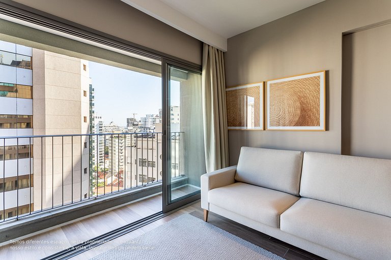 Duplex com varanda a uma quadra da Av Paulista