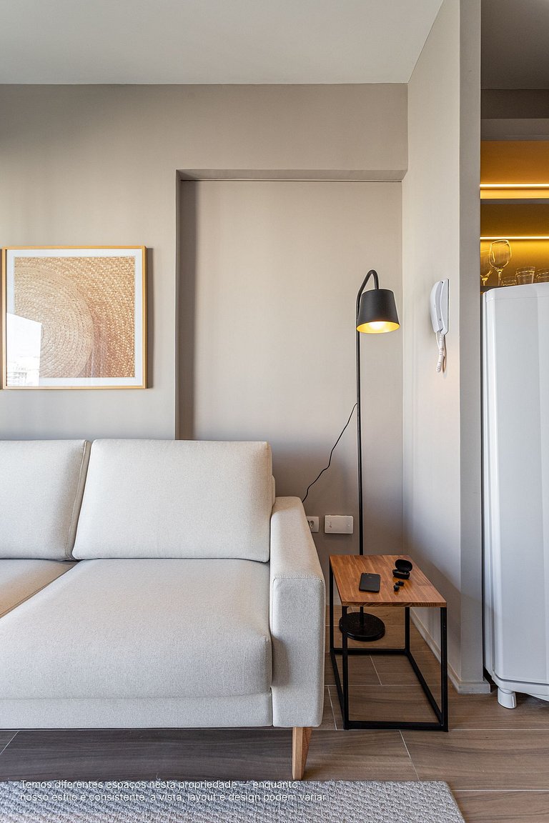 Duplex com varanda a uma quadra da Av Paulista
