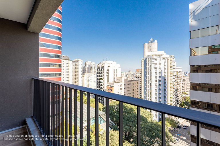 Duplex com varanda a uma quadra da Av Paulista