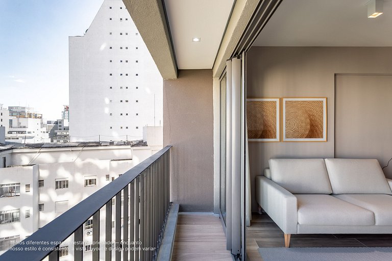 Duplex com varanda a uma quadra da Av Paulista