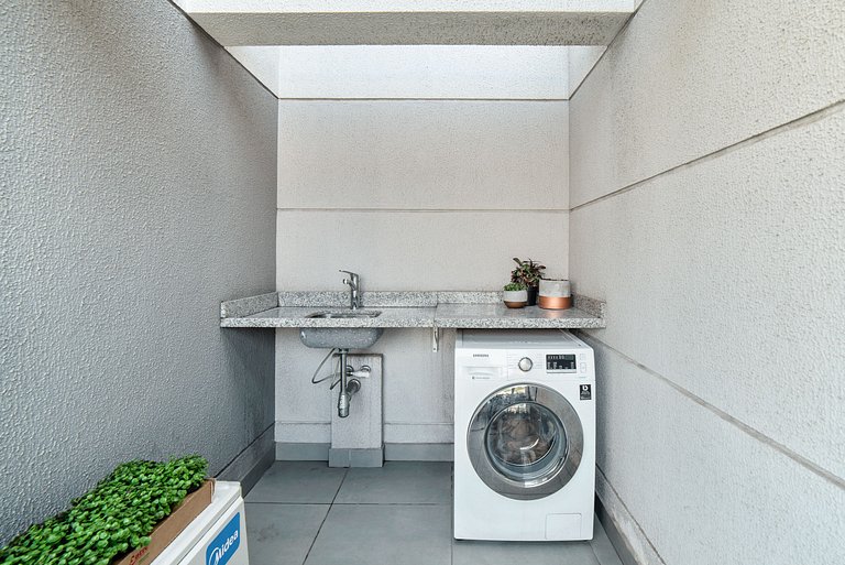 Apartamento c/ Terraço ao lado do Metrô Faria Lima