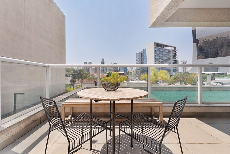 Apartamento c/ Terraço a metros da Faria Lima