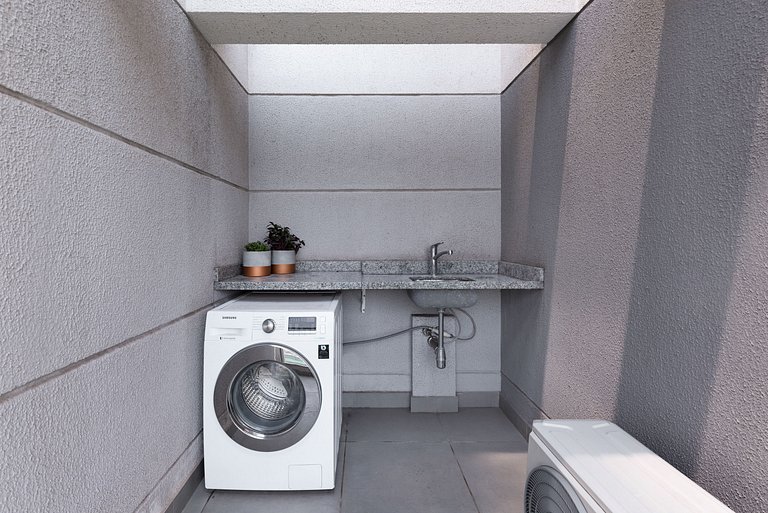 Apartamento c/ Terraço a metros da Faria Lima