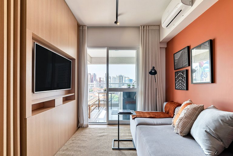 Apartamento com Sacada a uma quadra da Faria Lima