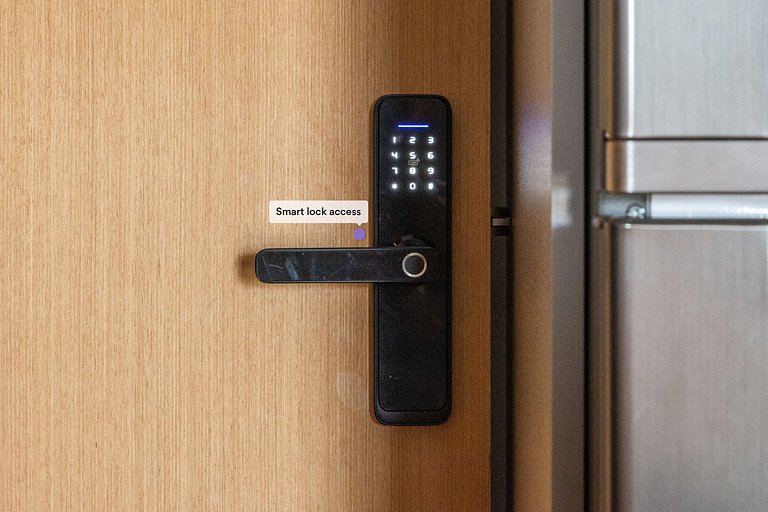 Apartamento com Sacada a uma quadra da Faria Lima
