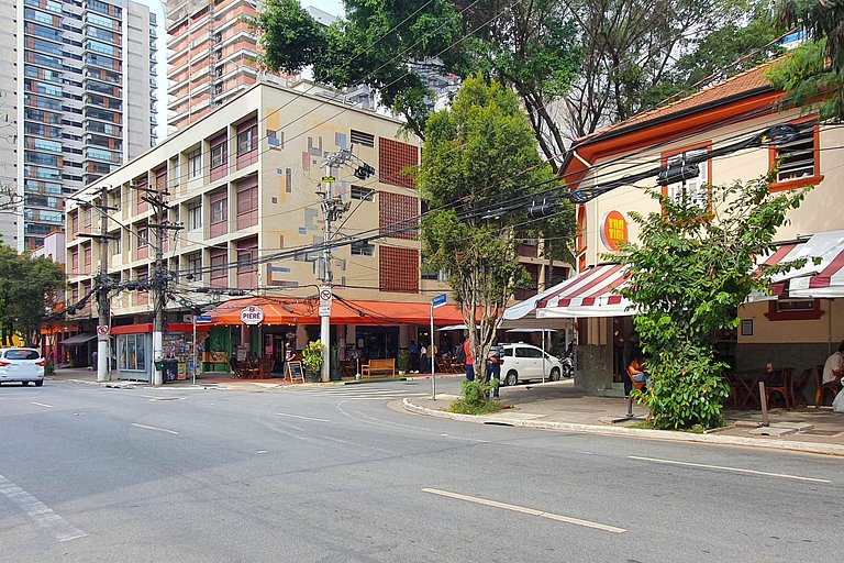 Studio completo a passos da Faria Lima