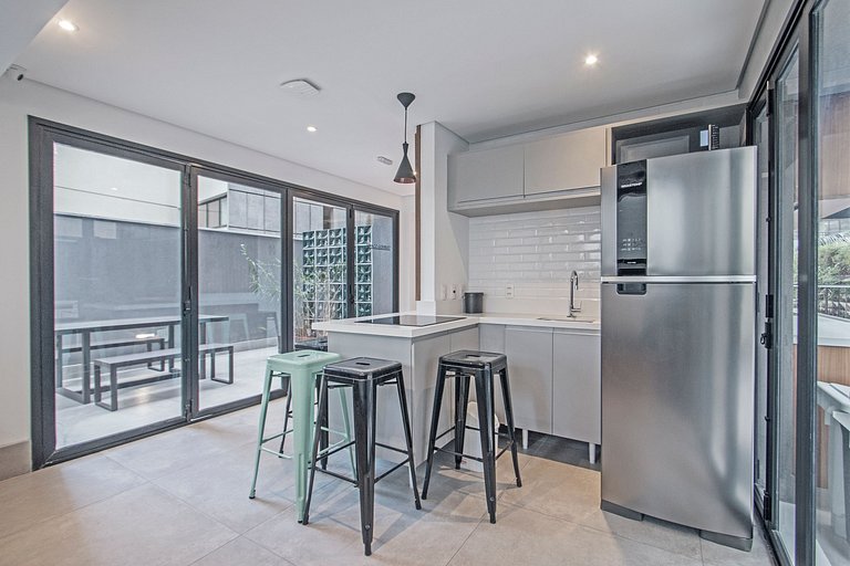 Estúdio em prédio moderno próximo ao Pq Ibirapuera