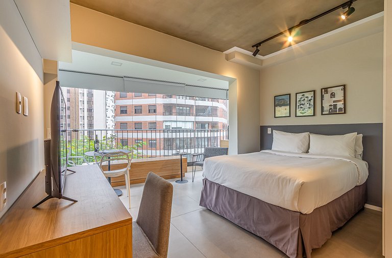 Studio c varanda, academia | Próx Av Santo Amaro