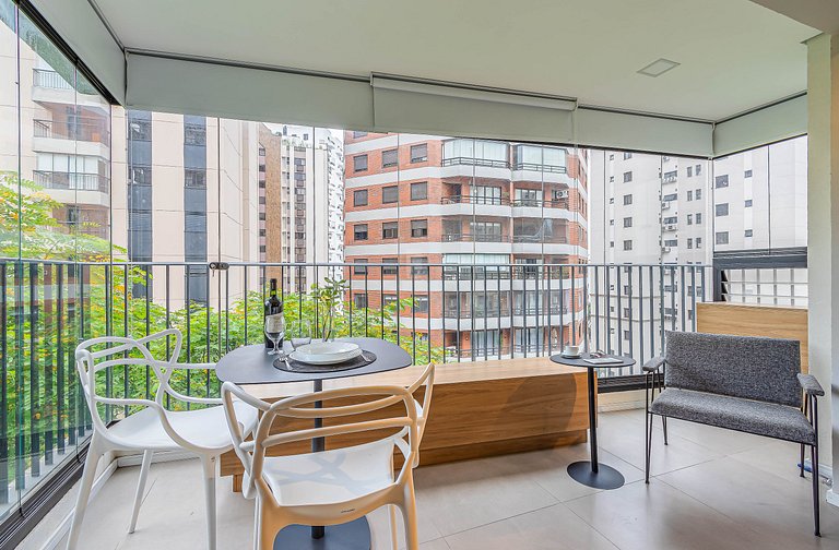 Studio c varanda, academia | Próx Av Santo Amaro