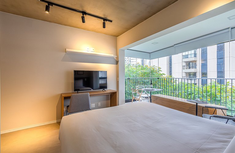 Studio c varanda, academia | Próx Av Santo Amaro