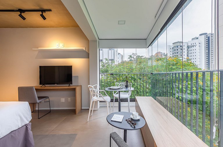 Studio c varanda, academia | Próx Av Santo Amaro