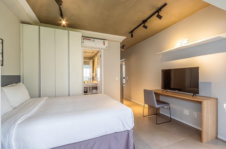 Studio c varanda, academia | Próx Av Santo Amaro