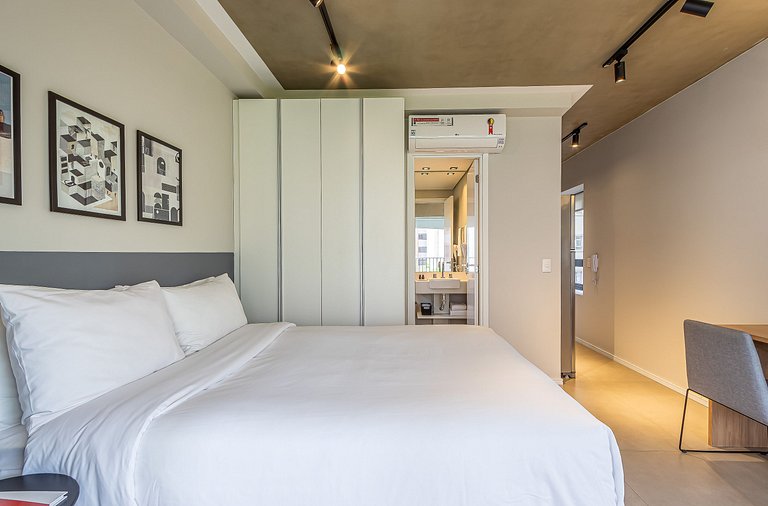 Studio c varanda, academia | Próx Av Santo Amaro