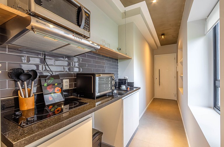 Studio c varanda, academia | Próx Av Santo Amaro