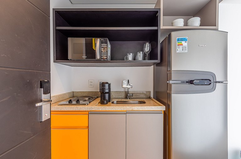 Studio casal c sacada e garagem prox à Faria Lima