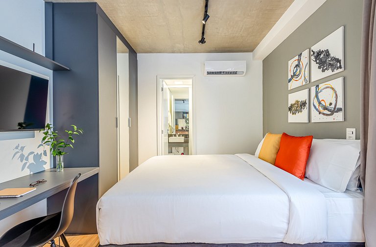 Studio a passos da Paulista com Cama Queen e AC