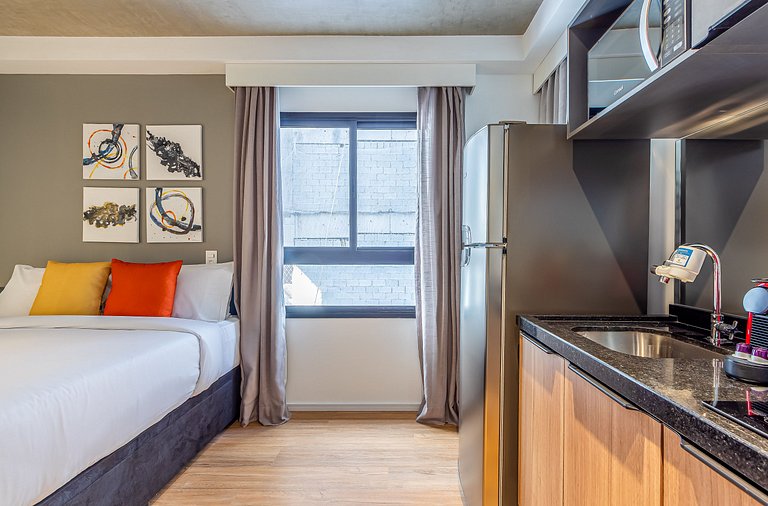 Studio a passos da Paulista com Cama Queen e AC