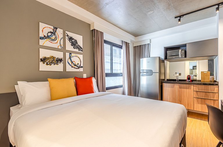 Studio a passos da Paulista com Cama Queen e AC