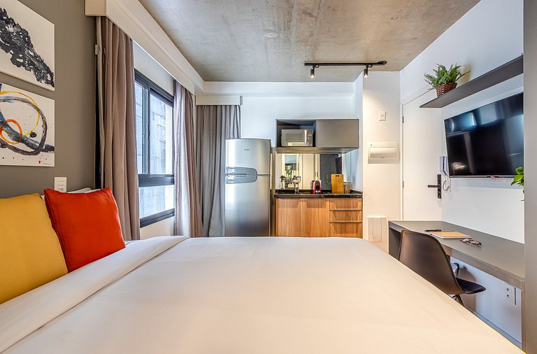 Studio a passos da Paulista com Cama Queen e AC